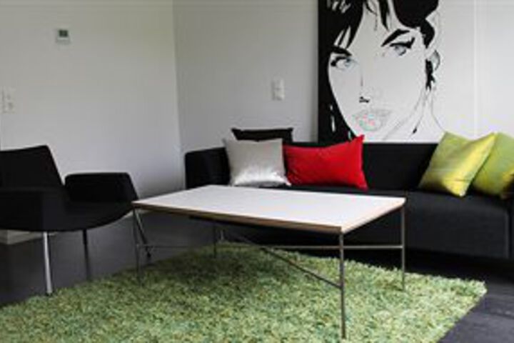 Room 13 of 16