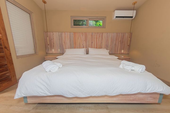 Room 3 of 60