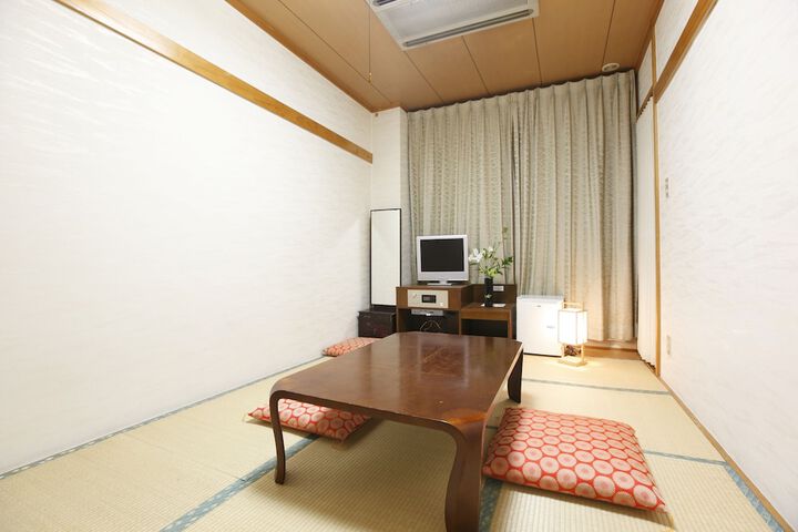 Room 6 of 34