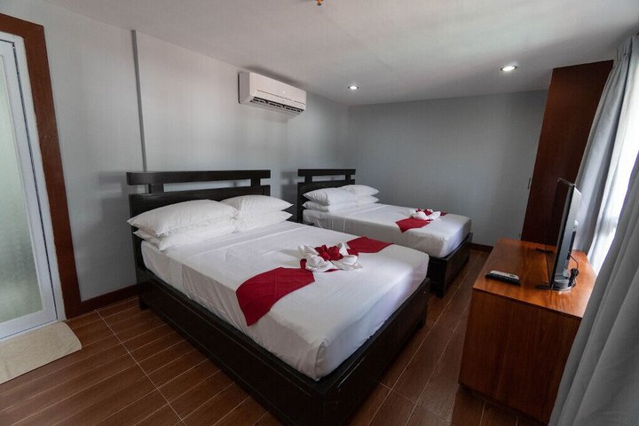 Room 12 of 64
