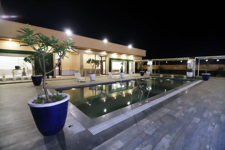 Pool 15 of 34