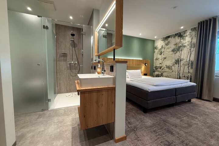 Room 26 of 63