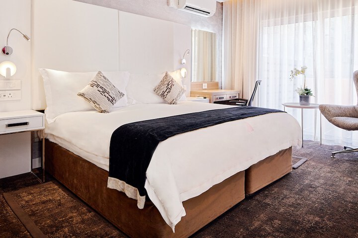 Room 3 of 137