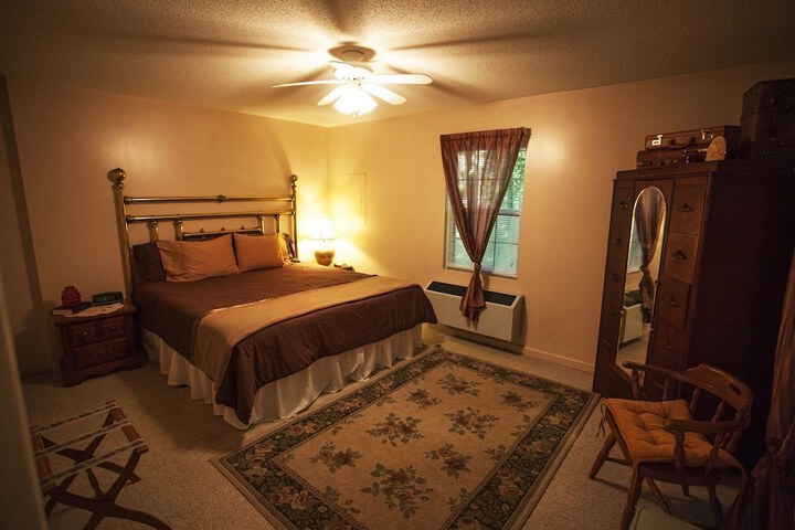 Room 18 of 137