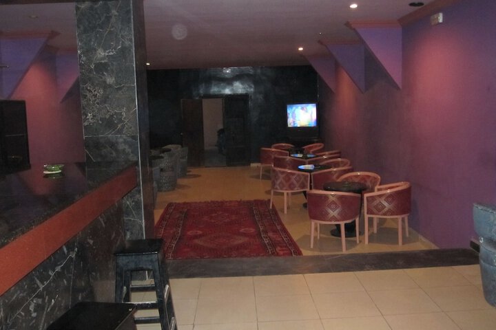 Lounge 35 of 43