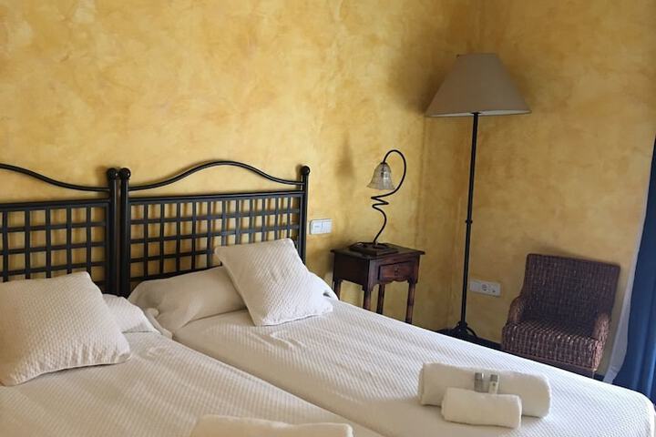 Room 4 of 12