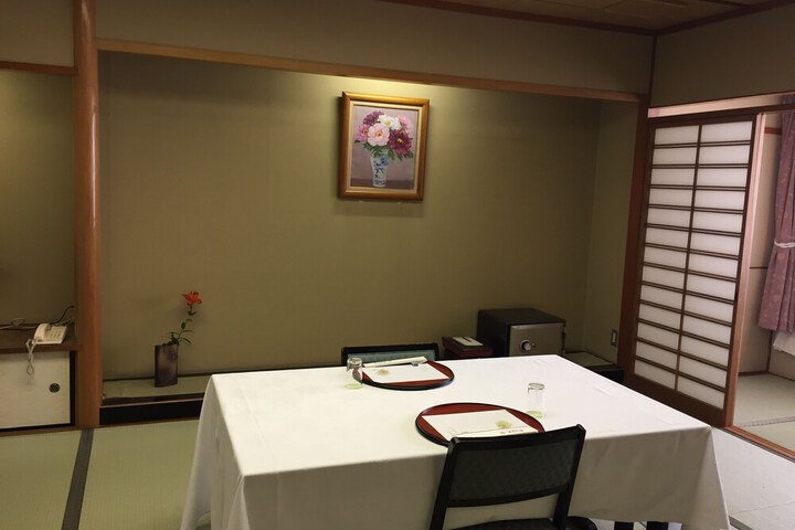 Room 9 of 40
