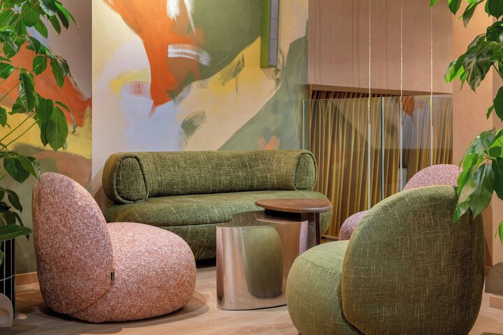 Lounge 155 of 219