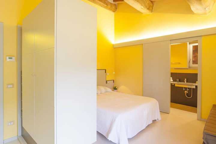 Room 8 of 33