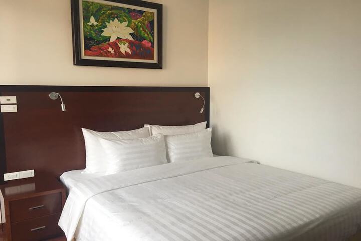Room 5 of 49