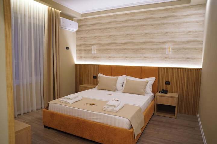 Room 8 of 18