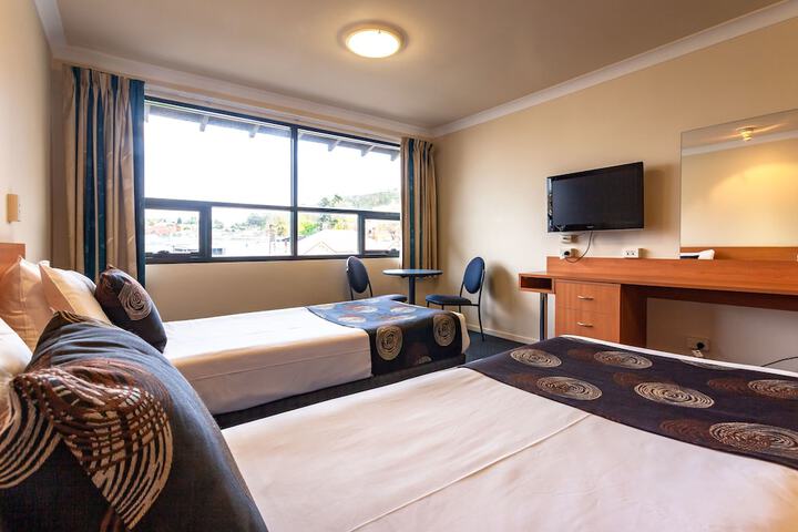 Room 9 of 34