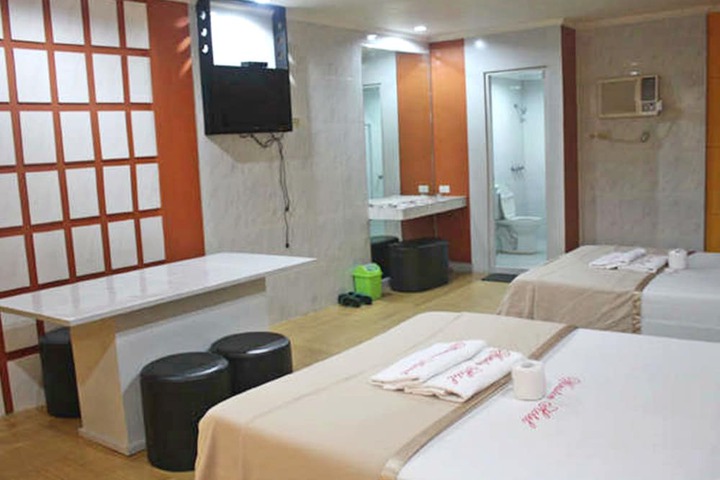 Room 10 of 26