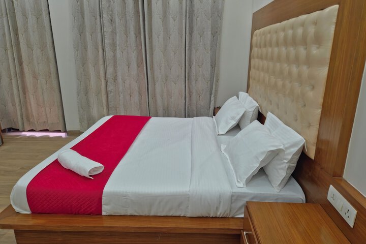Room 3 of 37
