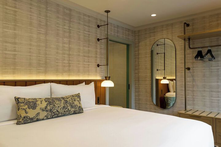 Room 21 of 37