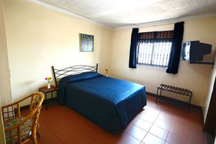 Room 7 of 13
