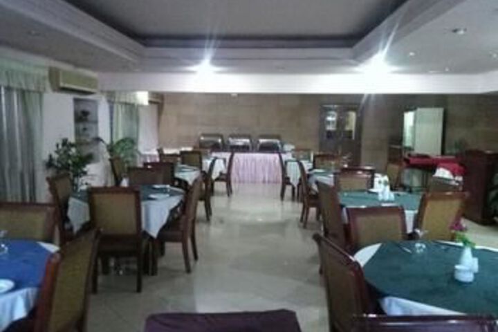 Dining 28 of 29