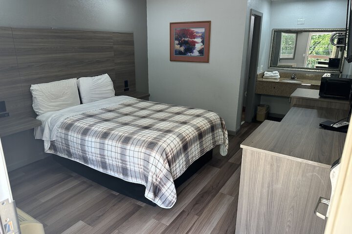 Room 5 of 9