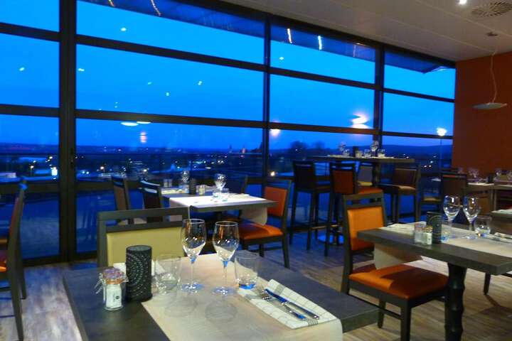Dining 33 of 59
