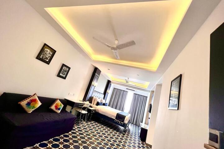 Room 12 of 48
