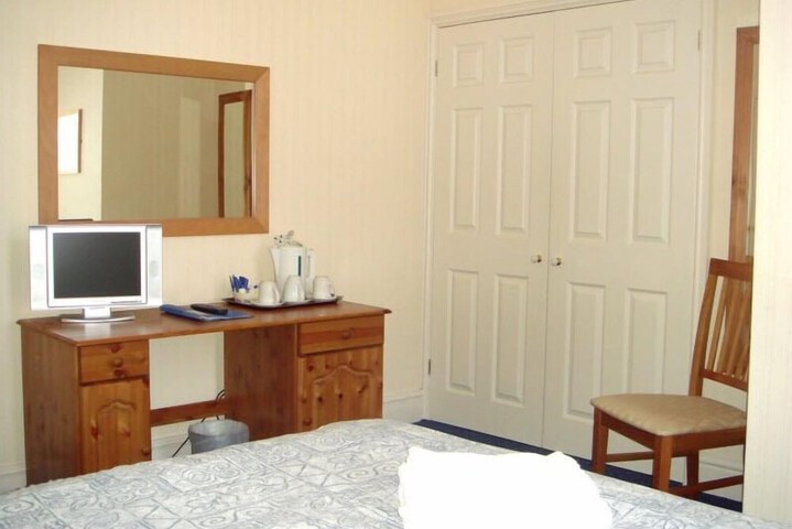 Room 3 of 28