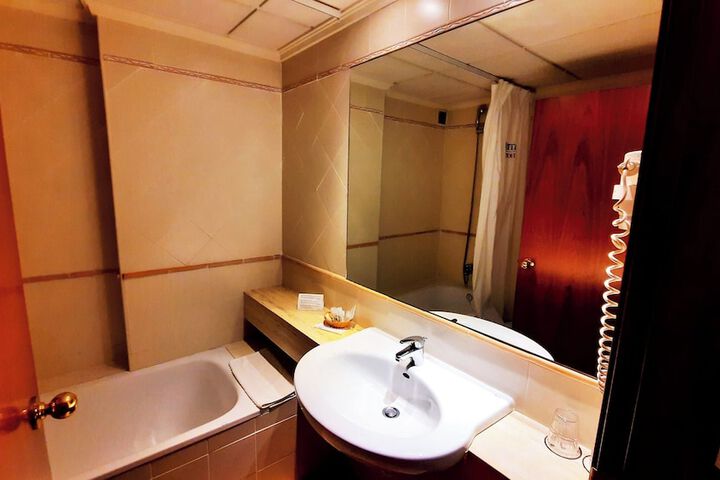 Room 29 of 76