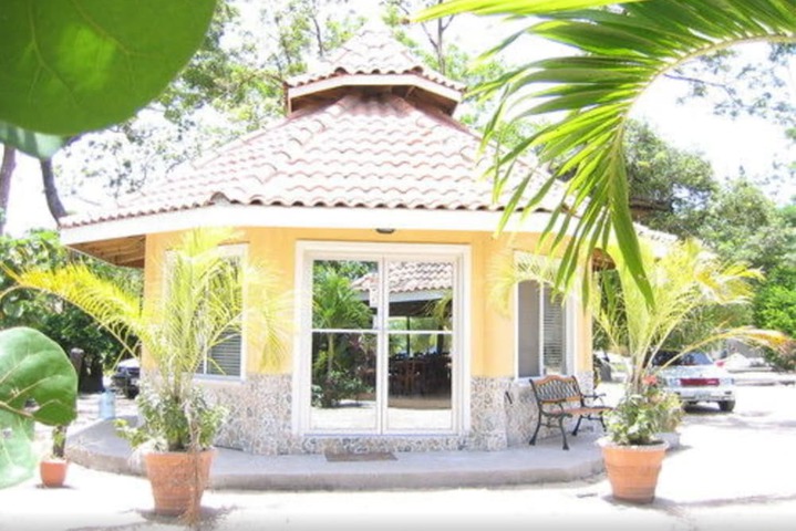 Check-in/check-out kiosk