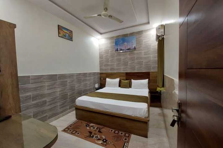 Room 22 of 107
