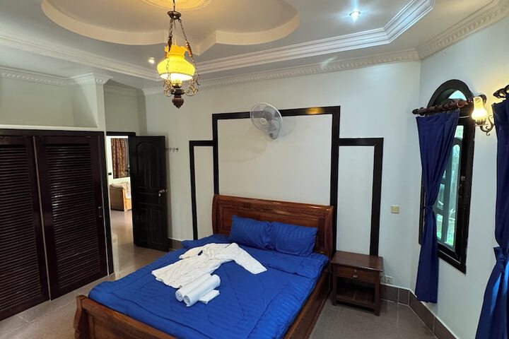 Room 8 of 36
