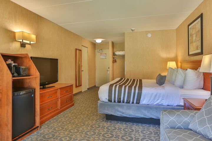 Room 12 of 118