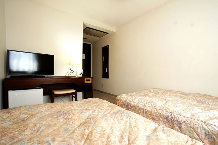 Room 18 of 37
