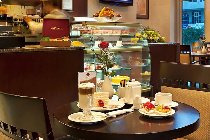 Breakfast/Coffee Service 32 of 40