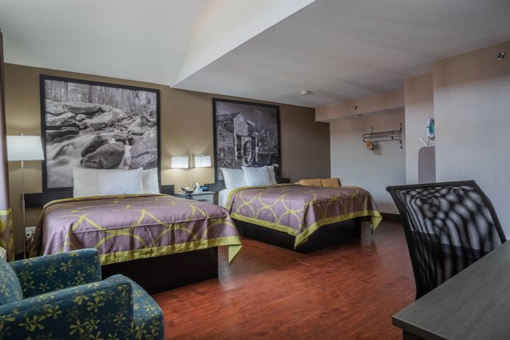 2 Queen Beds Oversized Room (3 of 15)