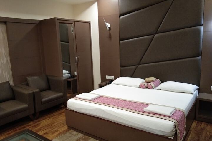 Room 13 of 79