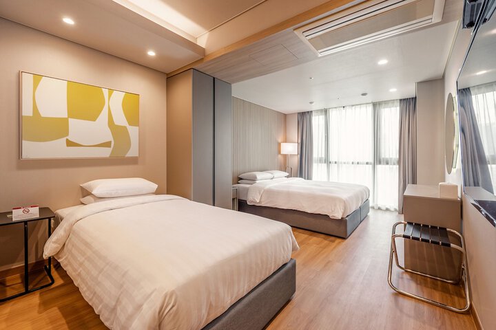 Room 26 of 82
