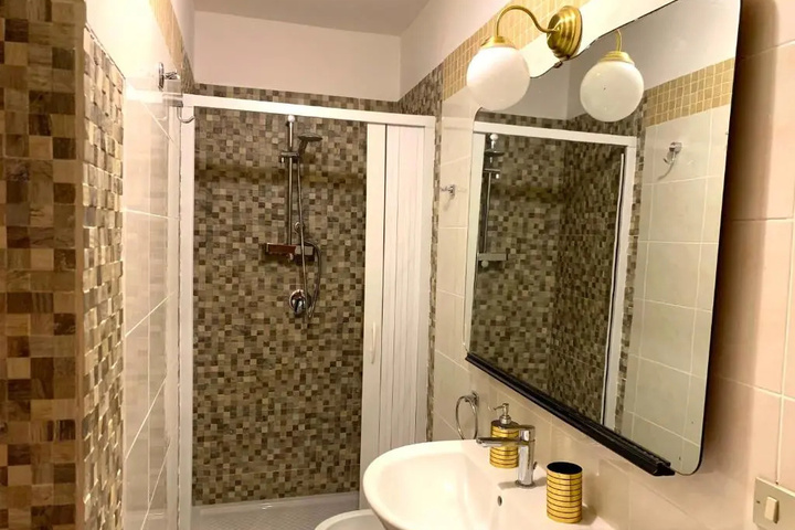 Room 8 of 21