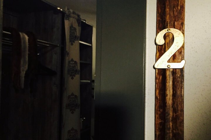 Room 32 of 61
