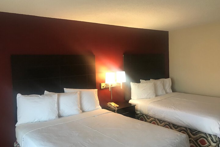 Room 5 of 9
