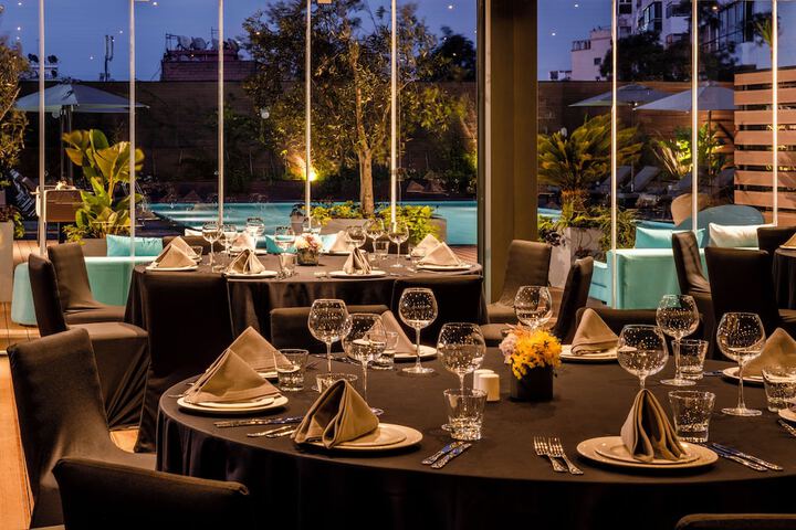 Hotel with Pool