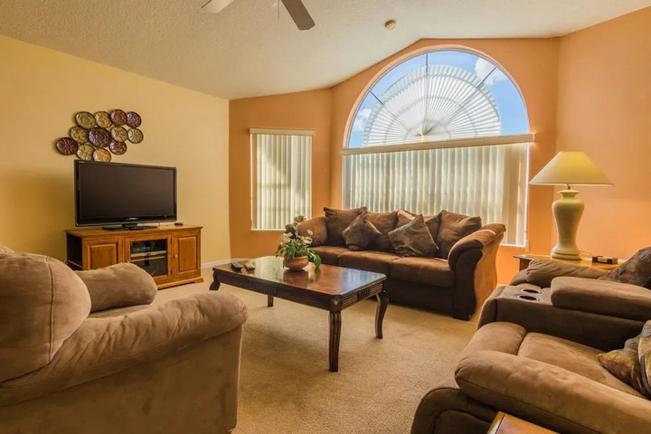Room 4 of 13