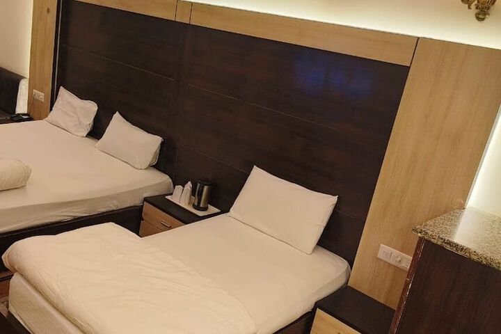 Room 3 of 27