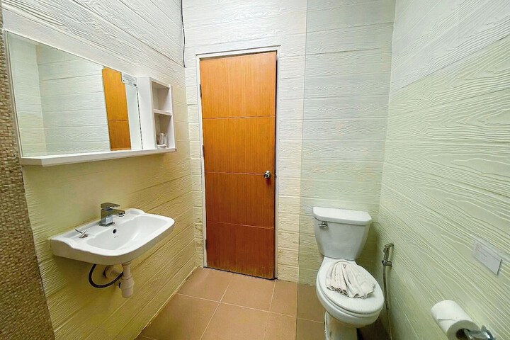 Room 64 of 100