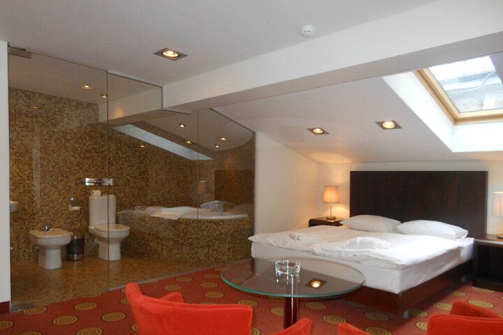 Room 17 of 42