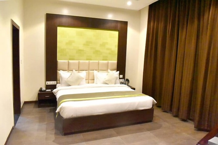 Room 16 of 39