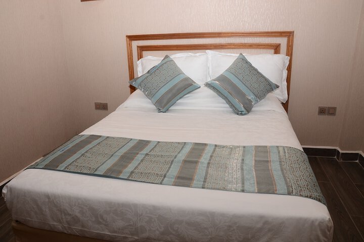 Room 6 of 34