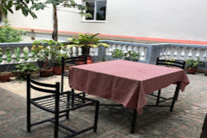 Room 6 of 10