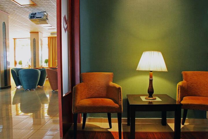 Entrance & Lobby