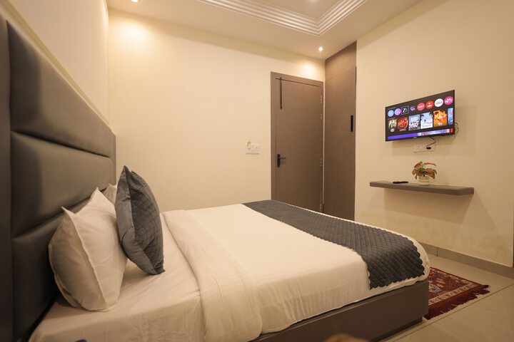 Room 2 of 24
