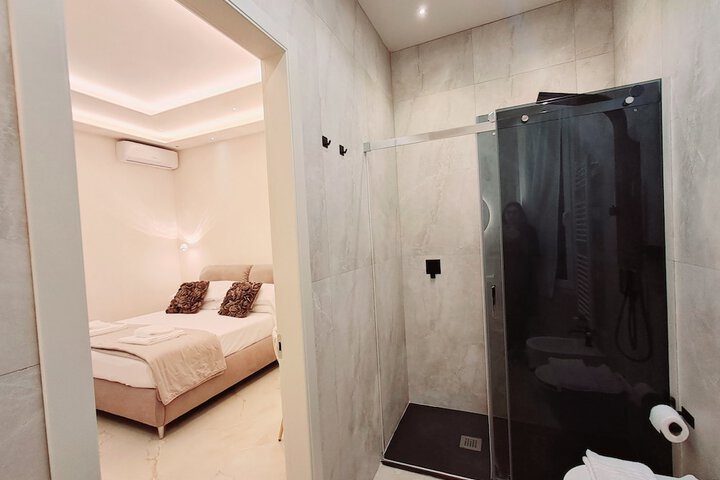 Room 32 of 59