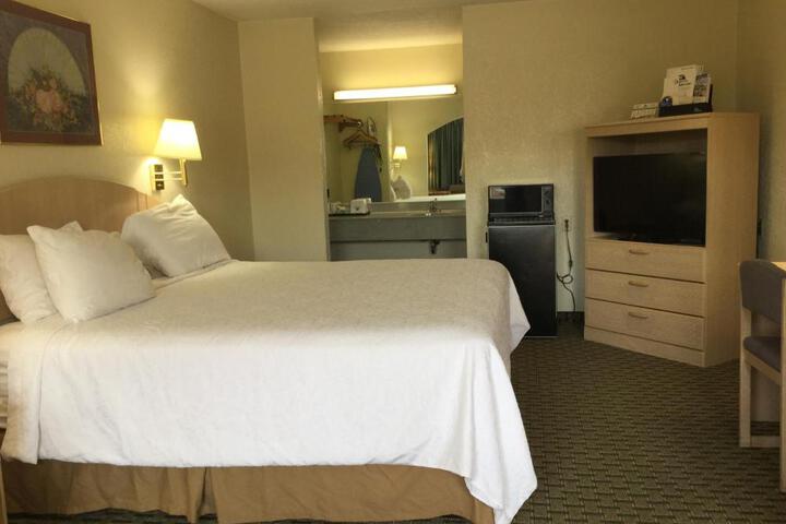 1 King Bed Accessible (6 of 12)